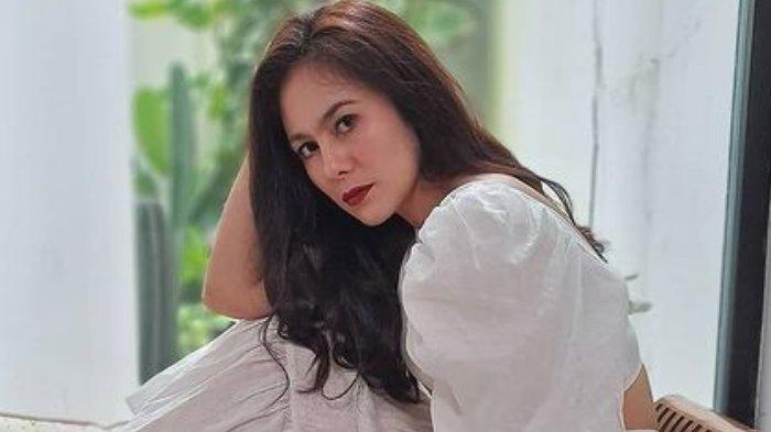 Aktris Indonesia, Wulan Guritno. Akan diperiksa karena promosikan judi online.