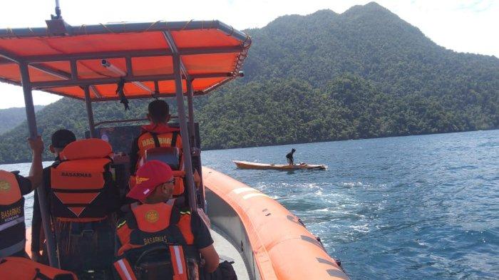 Update pencarian korban hilang dalam kecelakaan kapal tenggelam di perairan Tanjung Toronipa dan Pulau Labengki, Konawe Utara, Sulawesi Tenggara. Pencarian terhadap Harsan (39) yang merupakan korban kapal karam tersebut dilakukan tim SAR Gabungan hingga Minggu (27/08/2023) sekitar pukul 17.30 wita.