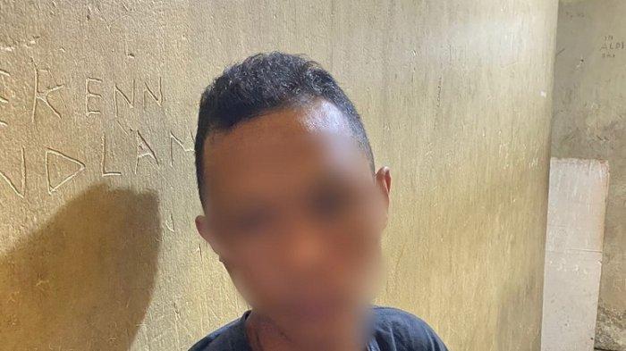 Salah seorang Pelaku Jambret di kota Kendari yang diamuk warga saat melancarkan aksinya di jln ZA Sugianto Kelurahan Lalora Kecamatan Kambu Kota Kendari Sulawesi Tenggara (Sultra), Sabtu (28/10/2023).
