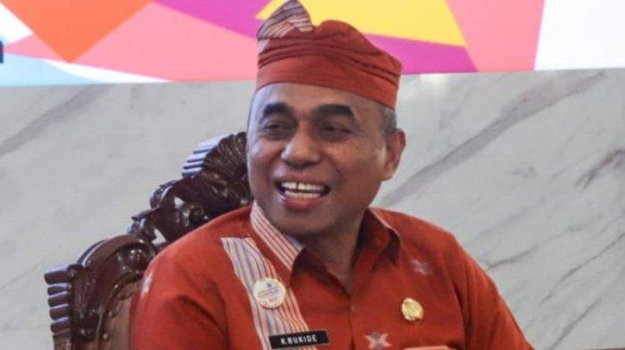 Berikut profil dan harta kekayaan Kostantinus Bukide sosok Penjabat atau Pj Bupati Buton Tengah (Buteng), Sulawesi Tenggara (Sultra). Kostantinus yang akan dilantik menjadi Pj Bupati Buteng, Provinsi Sultra, pada Selasa (28/05/2024), sudah mengikuti gladi pelantikan di Ruang Pola Kantor Gubernur Sultra, pada Senin (27/05/2024).