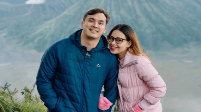 ISU PERSELINGKUHAN- Aktor Rendy Kjaernett dan istrinya, Lady Nayoan. Rendy Kjaernett kembali diterpa isu tak sedap mengenai kabar perselingkuhan dengan wanita lain setelah sempat viral selingkuh dengan Syahnaz