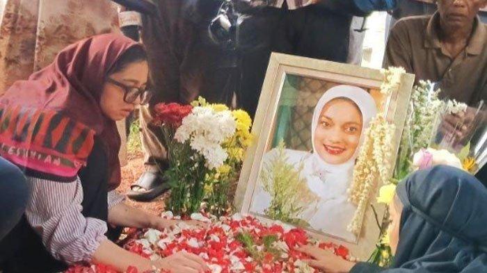 Chiki Fawzi Ungkap Alasan Marissa Haque Minta di Makamkan di TPU Tanah Kusir, Ingin Sering Dikunjungi Suami dan Anak