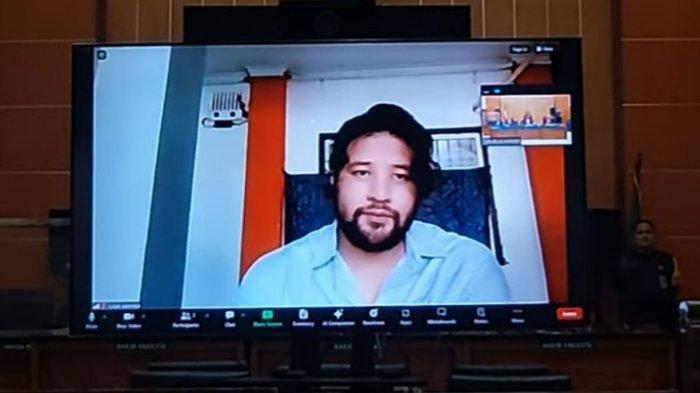 Ammar Zoni kini telah ikhlas dan ikut berbahagia dengan pernikahan mantan istrinya ,aktris Irish Bella dengan pengusaha Haldy Sabri, hanya rindu anak