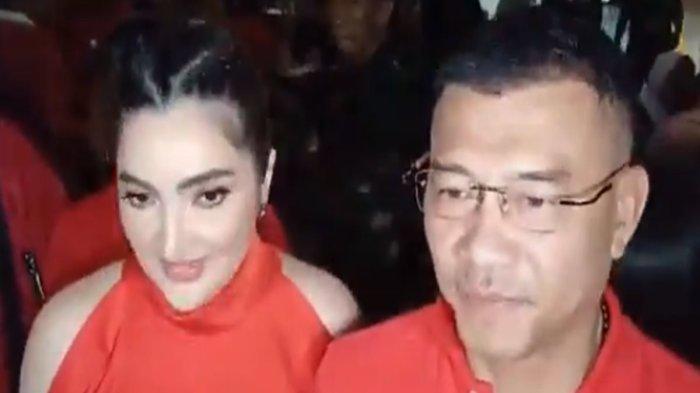 Anang Hermansyah akhirnya buka suara terkat tampil menghibur penonton usai Timnas Indonesia menang atas Filipina di SUGBK, Senayan, Jakarta.