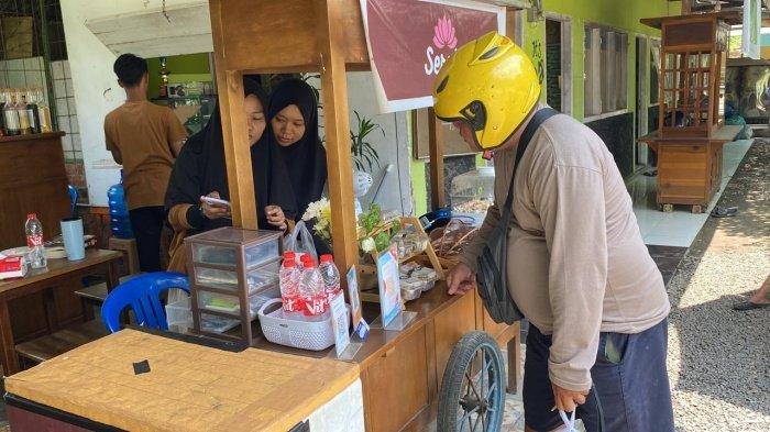 Foto: Kedai Seroja, Salah satu UMKM di PALI yang memanfaatkan teknologi internet dalam penjualan secara online, Kamis (10/10/2024)