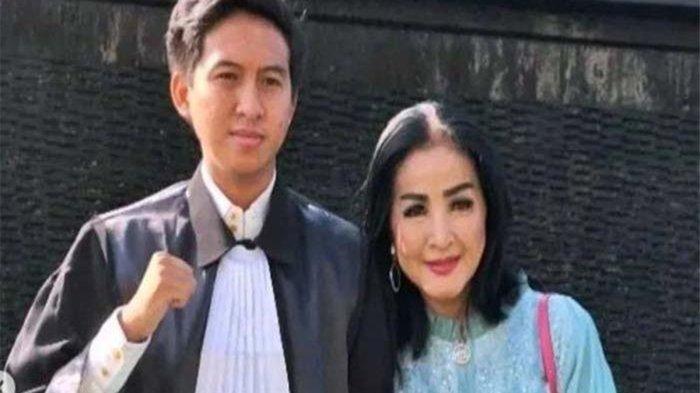 Asisten Lembaga Bantuan Hukum (LBH) Jakarta, Iqbal Ramadhan dan Direktur Lokataru, Delpedro Marhaen ditangkap polisi saat mengikuti unjuk rasa di kompleks DPR RI, Kamis (22/8/2024).