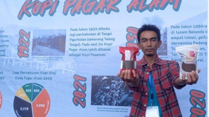 Andriansah pemilik UMKM Kopi Wine di Kota Pagar Alam yang menembus pasar internasional dengan mengenalkan Kopi Wine Pagar Alam.