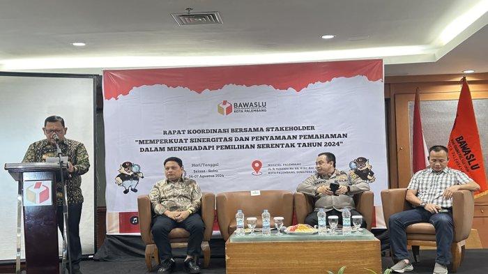 Badan Pengawas Pemilihan Umum (Bawaslu) Kota Palembang menggelar rapat koordinasi bersama stakeholder dengan tema 
