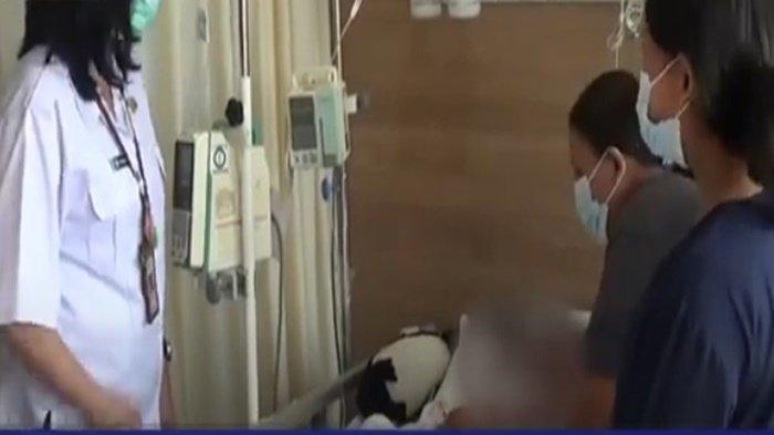 Beginilah kondisi balita berinisial R(4) di Bekasi yang dua tahun lalu menjadi korban disiram air keras oleh ayah kandungnya, wajahnya rusak 80 persen
