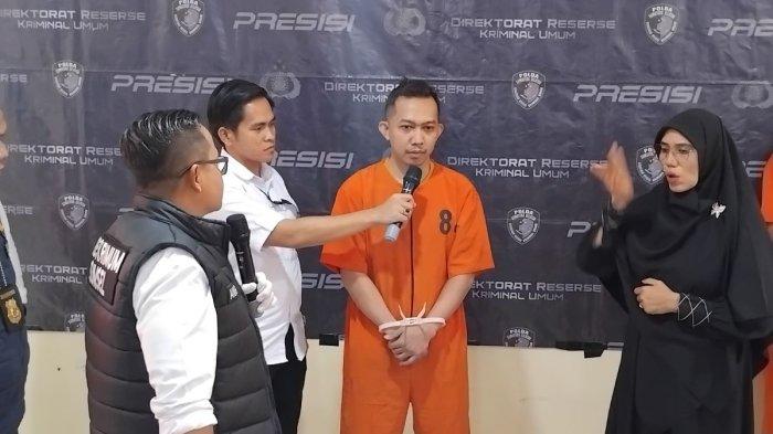 Tedy, karyawan bank BUMN curi cek giro nasabah.