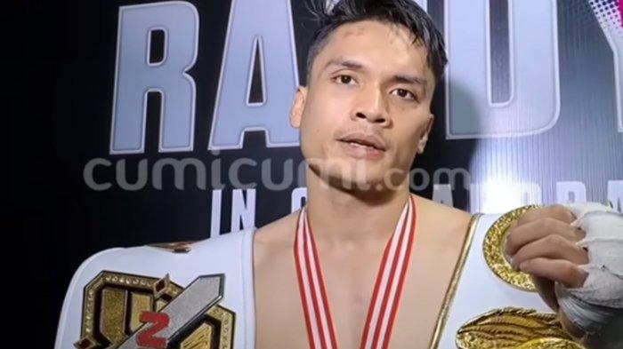 Randy Pangalila kalahkan Kkajhe di Byon Combat Showbiz 3.