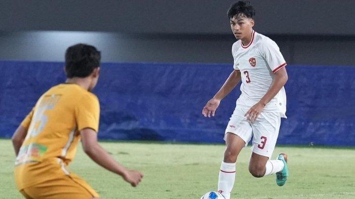 Diego Sinathrya, putra dari aktor Darius Sinathrya saat melakoni seleksi Timnas U16 Indonesia untuk Piala AFF U16 2024.. Coach Nova Arianto telah melakukan seleksi ketat dalam Pemusatan Latihan(TC) dari situlah pelatih memutuskan Diego Sinathrya untuk dicoret dari Timnas