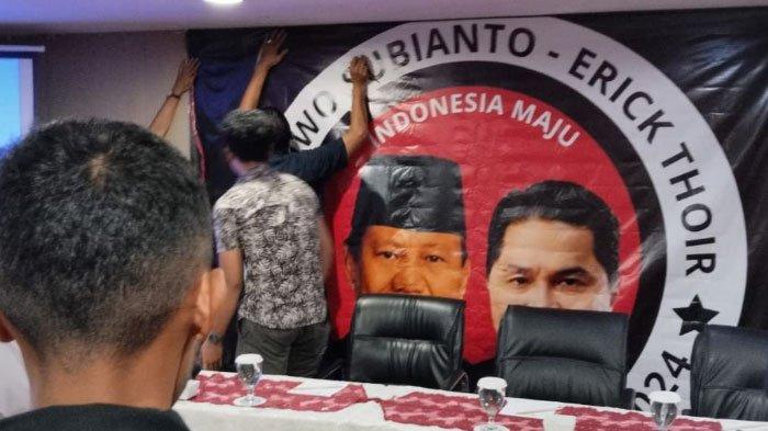 Denny Siregar Soroti Nama Erick Thohir di Spanduk Persiapan Deklarasi Cawapres Prabowo