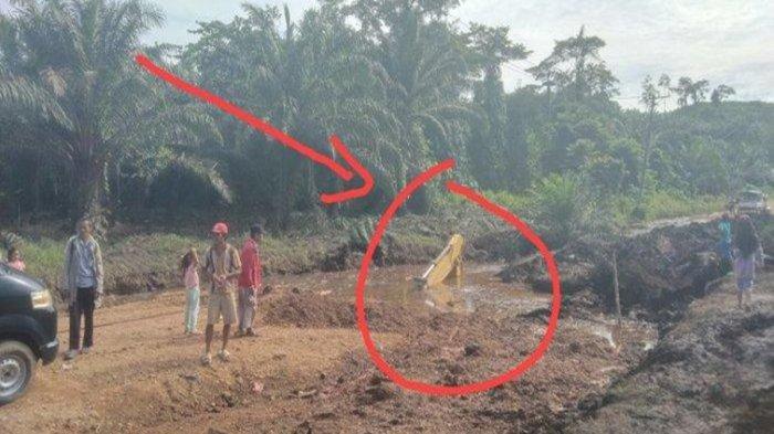 Detik-detik warga menyaksikan excavator tenggelam di Desa Saloadak, Kecamatan Tobadak, Kabupaten Mamuju Tengah, Sulawesi Barat, Minggu (3/11/2024).