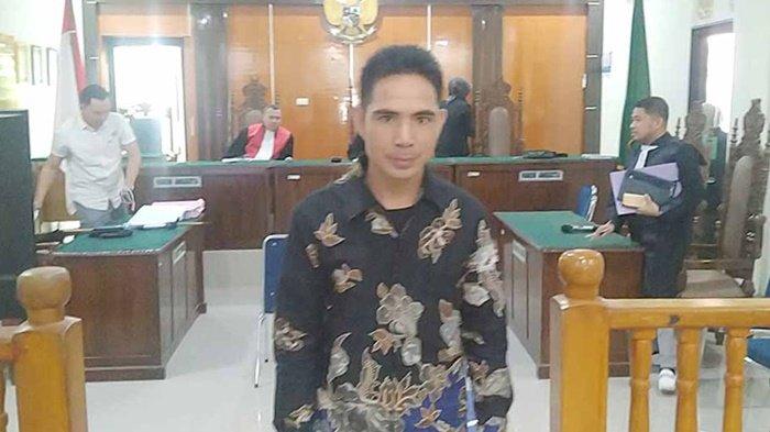 Guru Apinsa usai menjadi sidang kasus pemukulan murid.