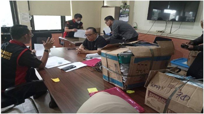 Penyidik Kejati Sumsel tengah memeriksa dokumen terkait kasus korupsi BSS dan SAL