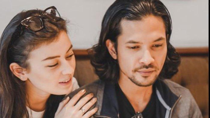 Edward Akbar sangat syok seolah tak menyangka bahwa, Kimberly Ryder istri yang dinikahinyig/eda selama hampir enam tahun mendadak melayangkan gugatan cerai