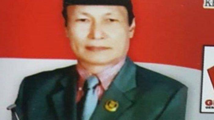 TUSUK ISTRI - Eks Anggota DPRD Palembang, Syukri Zen Tusuk Mantan Istrinya Karena Menolak Diajak Rujuk, Kini Kabur, Rabu (19/3/2025).