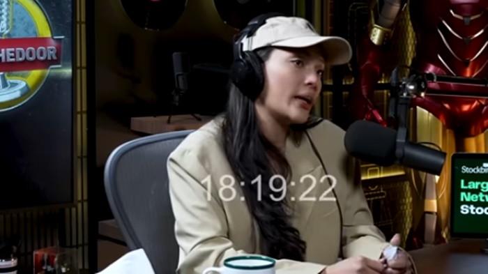 ERIKA CARLINA HAMIL- Erika secara blak-blakan mengungkapkan mendapatkan ancaman dari mantan saat hamil 9 bulan dan melahirkan calon bayi laki-lakinya pada bulan Agustus.