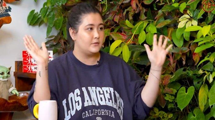 Fakta mengejutkan datang dari Talitha Curtis Winn yang membongkar kisah hidupnya yang pelik, ternyata diasuh ibu angkat, tak tahu orangtua kandungnya