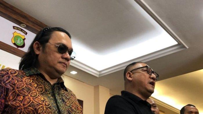 Farhat Abbas dan kuasa hukumnya, Krisna Murti di Polres Metro Jakarta Selatan, Kamis (7/11/2024), sang pengacara tegas ogah berdamai.