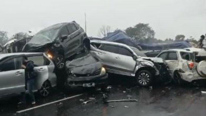 Foto kecelakaan beruntun di Tol Purbaleunyi, Jawa Barat, Senin (11/11/2024).