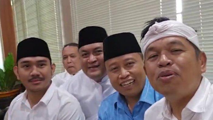 DEDI MULYADI SINDIR WALI KOTA DEPOK - Gubernur Jawa Barat Dedi Mulyadi bertemu dengan Wali Kota Depok, Wali Kota Bekasi, Bupati Bekasi, dan Bupati Bogor di Bekasi, Jumat (7/3/2025). Dedi Mulyadi menyoroti Wali Kota Depok, Supian Suri yang mengizinkan Aparatur Sipil Negara Pemerintah Kota (Pemkot) Depok menggunakan mobil dinas untuk mudik lebaran.