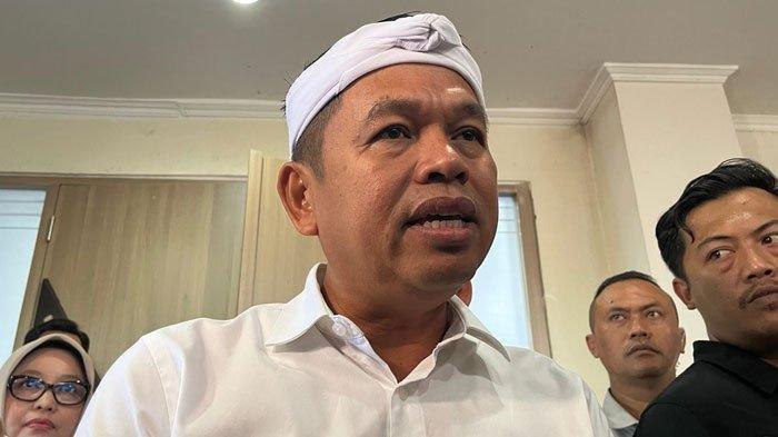 KEBIJAKAN VASEKTOMI - Gubernur Jawa Barat Dedi Mulyadi di Balai Kota Depok, Selasa (29/4/2025). Vasektomi yang direncanakan Dedi untuk jadi syarat penerima bansos menjadi sorotan.
