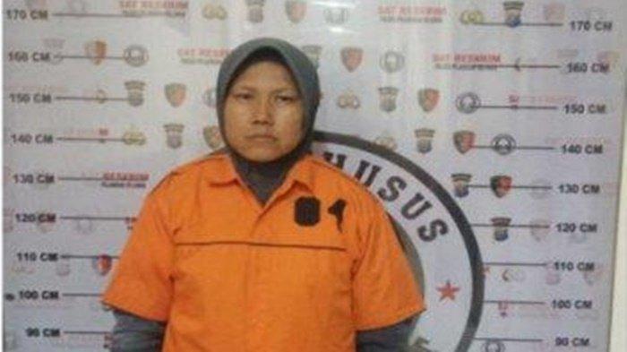 Husna (29), seorang ibu di Deli Serdang, Sumatera Utara, jadi tersangka atas kasus pembunuhan bayinya, A, yang berusia 23 bulan, bayi dibuang ke parit