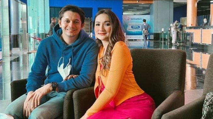 Ibunda aktor Andrew Andika menyampaikan permintaan maaf kepada menantunya, Tengku Dewi yang sempat curhat beberapa kali diselingkuhi.