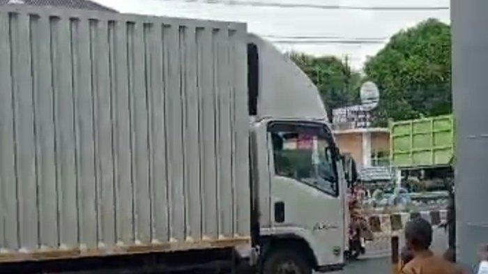 Truk yang terlibat kecelakaan maut hingga menewaskan seorang pegawai Diskominfo Kabupaten OKI, Senin (18/9/2023)