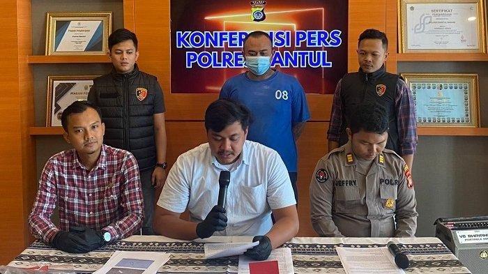PELAKU BUNUH ISTRI - Jajaran Polres Bantul hadirkan pelaku kasus penganiayaan yang membuat orang meninggal dunia di Kalurahan Pleret, Kapanewon Pleret, saat jumpa pers di Lobby Polres Bantul, Selasa (11/2/2025). Agus Prasetyo alias AP (40) kini menyesal.