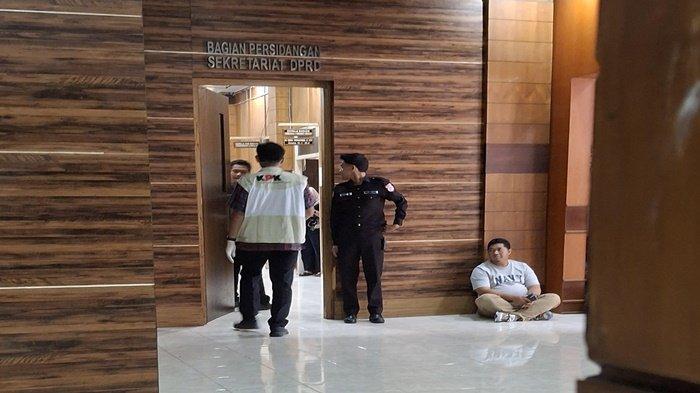 Penahanan Tersangka Korupsi Dinas PUPR OKU oleh KPK