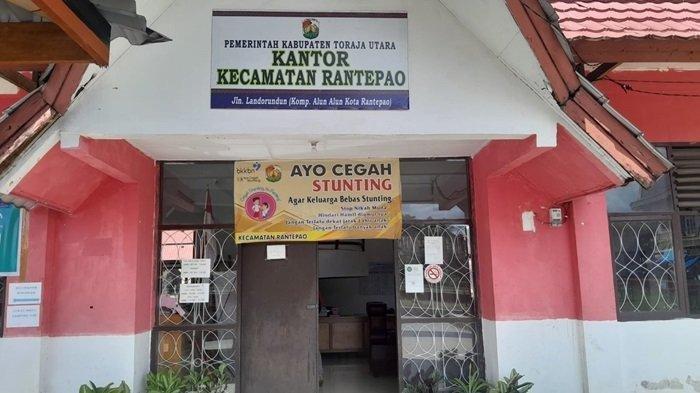 Kantor Kecamatan Rantepao di komp Alun-Alun Rantepao, Toraja Utara, saat diabadikan Kamis (14/12/2023). Camat Rantepao, Jeniaty Rike Ekawaty ST MM, menyatakan mengundurkan diri karena alasan tidak nyaman.