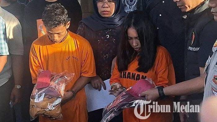 PENGUNGKAPAN PEMBUANGAN JASAD BAYI - Kapolrestabes Medan Kombes Gidion Arif Setyawan memberikan keterangan saat menggelar kasus penangkapan pembuangan jasad bayi dalam tas di Jalan Ampera III, Medan, Jumat (9/5/2025). Polrestabes Medan berhasil menangkap kedua pelaku yang merupakan saudara kandung, yang telah melakukan pembuangan jasad bayi dalam tas pesanan dengan pengiriman berupa paket lewat driver ojek online (ojol).