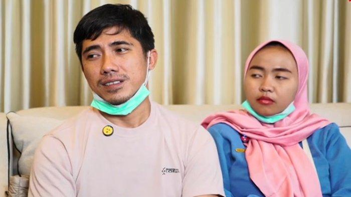 SATPAM DIANIAYA KELUARGA PASIEN. Sutiyono, satpam rumah sakit Mitra Keluarga Bekasi korban penganiayaan keluarga pasien. (kiri) Ratri, istri korban ungkap Kedua orang tua pelaku justru melayangkan ancaman agar korban tak bisa lagi bekerja dan mengaku banyak kenalan polisi.