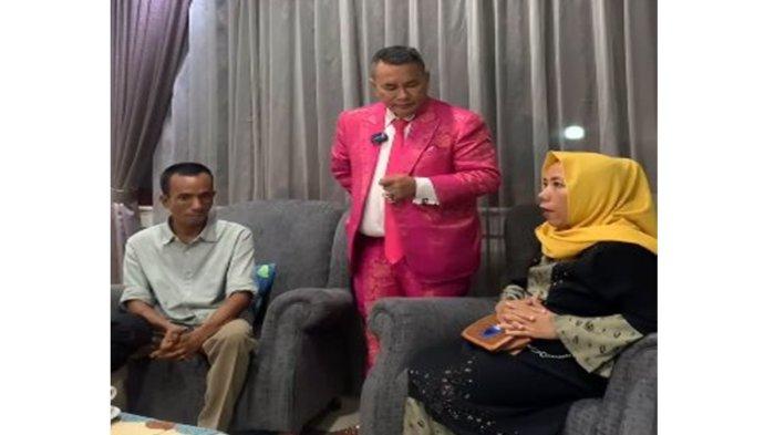 Keluarga AA siswi SMP yang ditemukan tewas di kuburan Cina Palembang tak terima ketiga pelaku di rehabilitasi.
