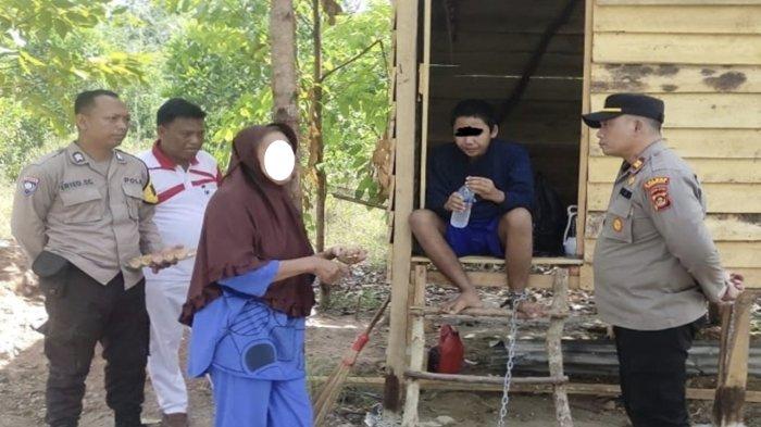 Kapolsek Cambai Iptu Yogie dan jajaran ketika hendak melepas pasung pelajar inisial MA di sebuah pondok di belakang Perumahan Al-Fatih Kaplingan Bawah tower Kelurahan Cambai Kecamatan Cambai Kota Prabumulih, pada Jumat (13/9/2024) lalu.