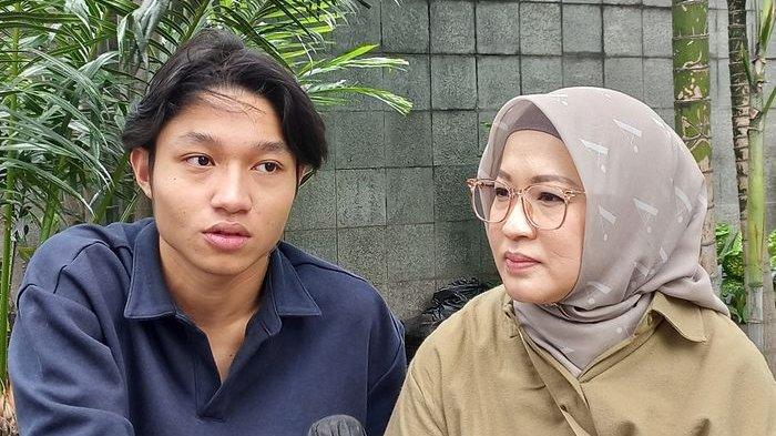 DITAMPAR DIMAS ANGGARA : Kiesha Alvaro dan sang ibunda, Okie Agustina saat ditemui di kawasan Tendean, Jakarta Selatan beberapa waktu lalu
