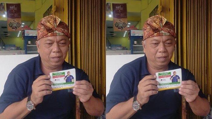 Caleg kampanye sambil jualan kue basah.