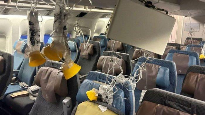 Kondisi dalam pesawat Singapore Airlines setelah mengalami turbulensi parah pada Selasa (21/5/2024). Kejadian pada pesawat Singapore Airlines penerbangan London-Singapura itu menyebabkan satu penumpang tewas dan puluhan lainnya terluka.