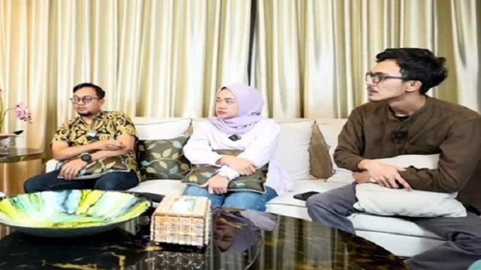 Korban si kembar Rihana Rihani akhirnya muncul ungkap kronologi penipuan yang dialaminya hingga korban sampai meninggal dunia.