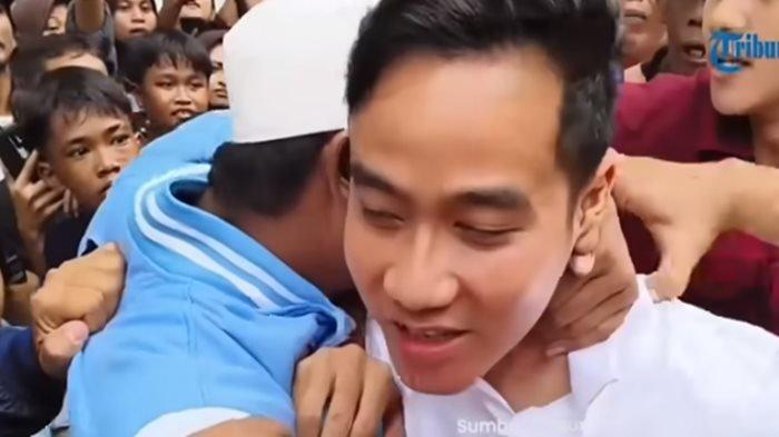 Kronologi leher cawapres terpilih, Gibran Rakabuming Raka, ditarik pria di Muara Baru, Penjaringan, Jakarta Utara hingga nyaris terjatuh.
