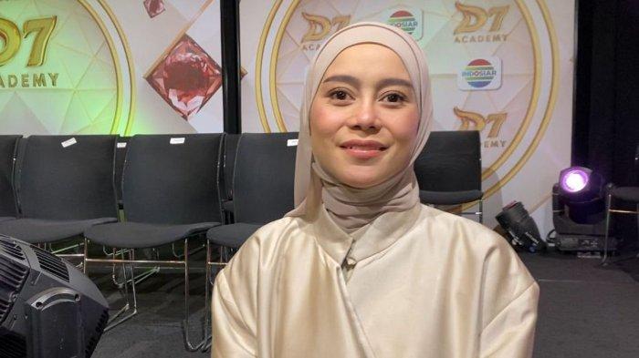 RESPON LESTI KEJORA - Lesti Kejora saat ditemui di peluncuran D'Academy 7 di SCTV Tower, Jumat (13/6/2025). Lesti Kejora menangapi soal disebut tak beradab oleh Yoni Dores buntut kasus hak cipta lagu.