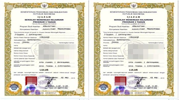 Letak nomor ijazah SMK berada di bagian paling bawah lembar ijazah  diawali dengan huruf M-SMK.