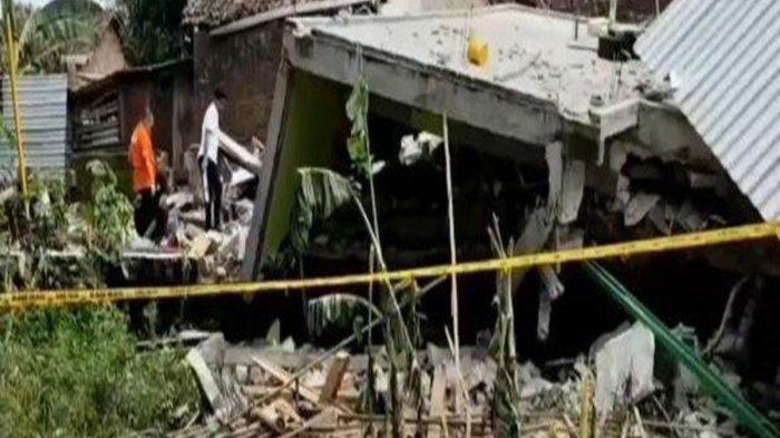 Lokasi kejadian ledakan rumah polisi di di Desa Sumolawang, Kecamatan Puri, Kabupaten Mojokerto, pada Senin (13/1/2025) pagi.