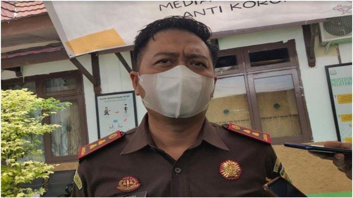 Mantan Kadinkes Prabumulih dr Happy Tedjo segera sidang, kasus bantuan operasional kesehatan. Hal ini diungkap Kepala Kejari Prabumulih Roy Riady SH MH melalui Kasi Intelijen Anjasra Karya SH MH, Rabu (11/5/2022).
