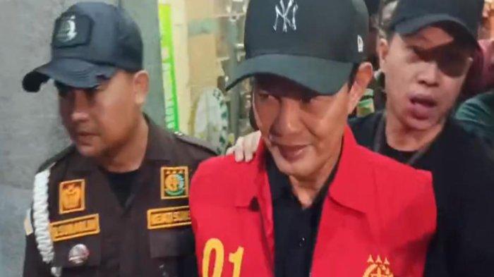 RESMI TERSANGKA : Mantan Wali Kota Palembang Harnojoyo Ditetapkan Tersangka Kasus Revitalisasi Pasar Cinde. Senin (7/7/2025)