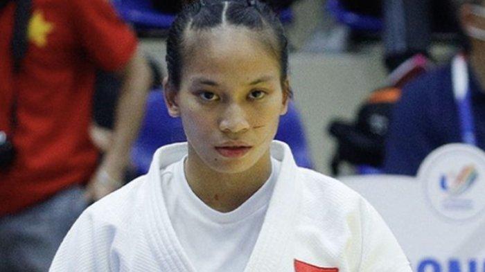 Maryam March selaku atlet Judo yang bawa Bendera Merah Putih pada opening ceremony Olimpiade Paris 2024
