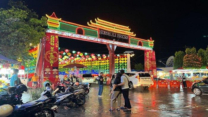 Lampion Imlek di Pasar Gede Solo Tahun 2025 -- BMKG dan tokoh masyarakat Tionghoa di Palembang angkat bicara terkait hujan yang sering terjadi saat Imlek dan Cap Go Meh.